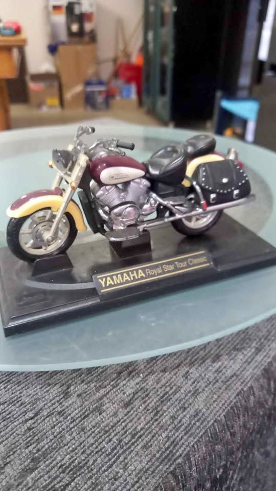 Yamaha Royal Star Tour Classic Diecast Motorcycle Model