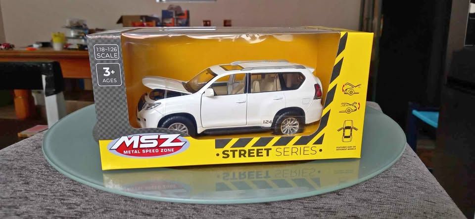 MSZ Street Series 1:24 Toyota Land Cruiser Prado Diecast Model - White