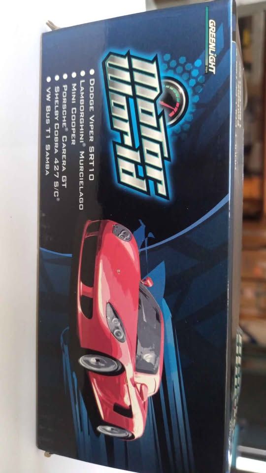 1:43 Porsche Carrera GT view 4