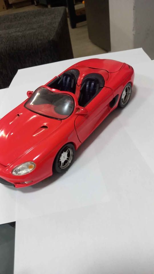 Mustang mach3 - 1:18 die cast view 5