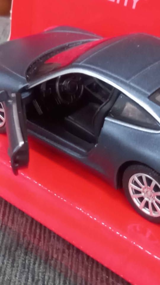 RMZ Porsche 911 Carrera s view 4