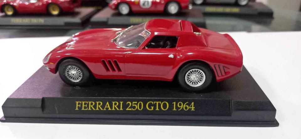 Ferrari 250 GTO (1964) 1:43 Diecast Model