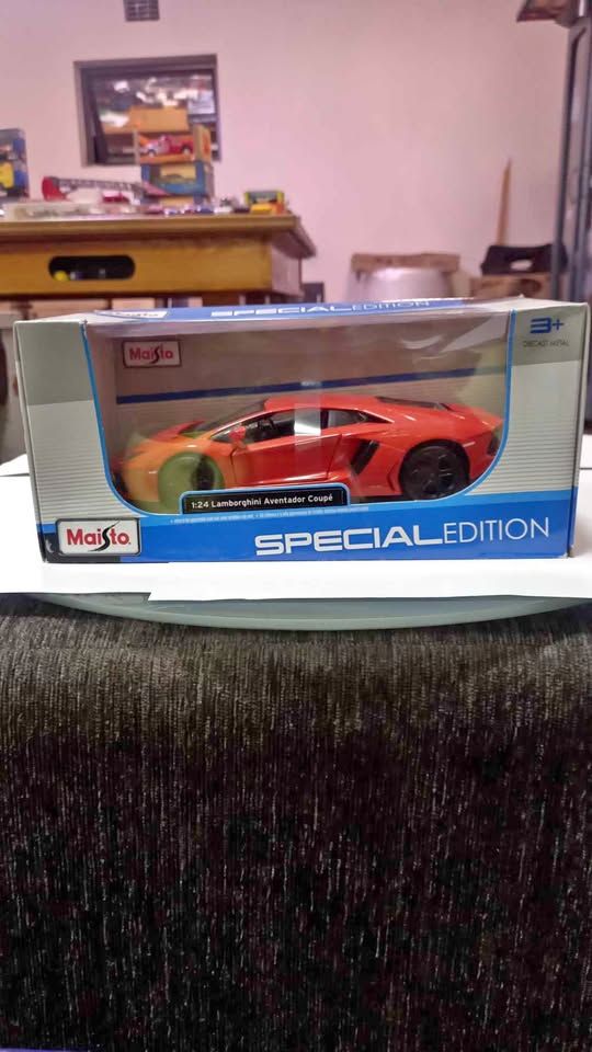 Maisto 1:24 Lamborghini aventador coupe die cast. R400