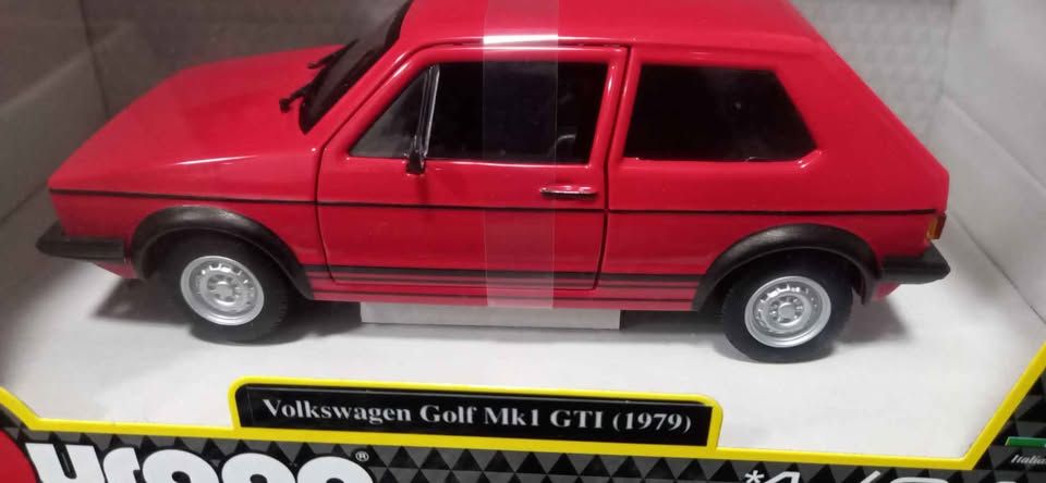 Bburago 1:24 1979 Volkswagen Golf Mk1 GTI Diecast Model  view 2