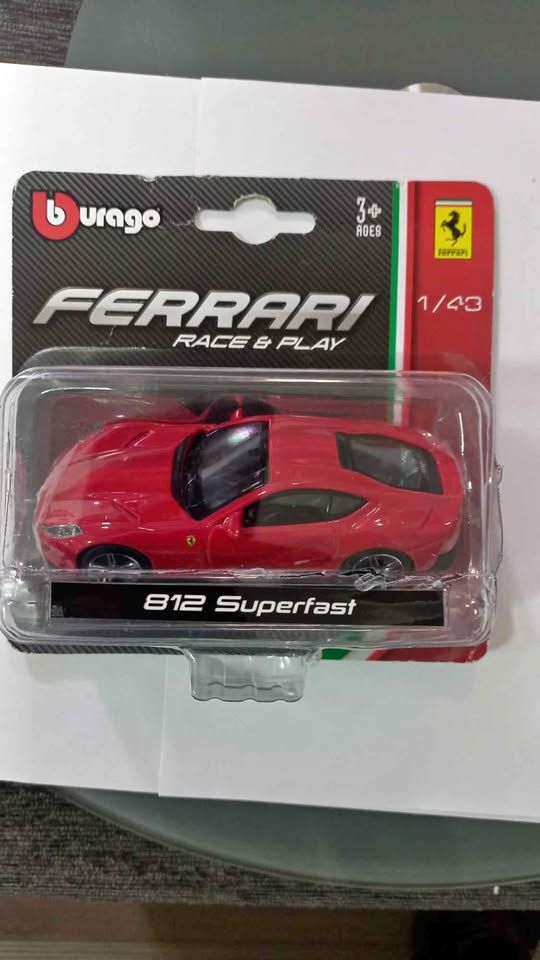 Burago 1:43 Ferrari 812 Superfast