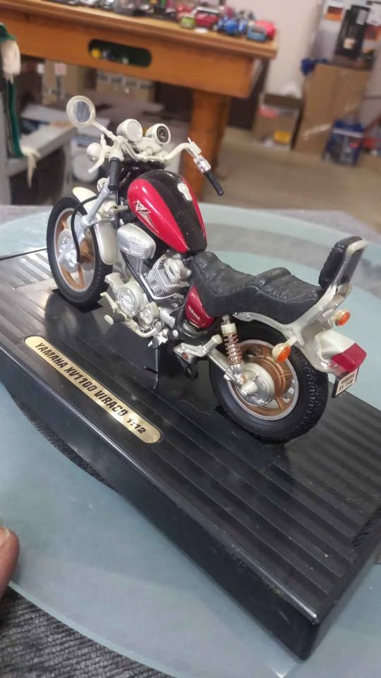 1:12 Yamaha XV1100 Virago Diecast Motorcycle Model view 2