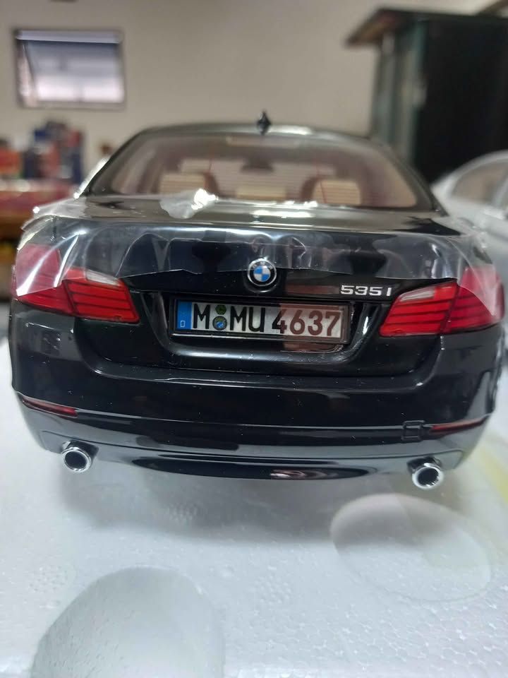 BMW 535i  black and silver- brand new models 1:18 view 6