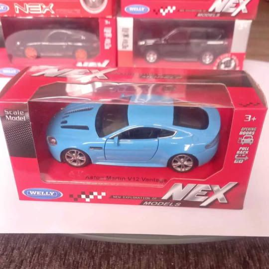 Welly nex 1:32-1:38 Aston Martin v12 vantage - R200 -
