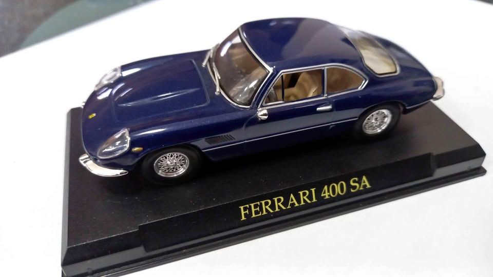 1:43 Ferrari 400 SA Diecast Model Car - Dark Blue