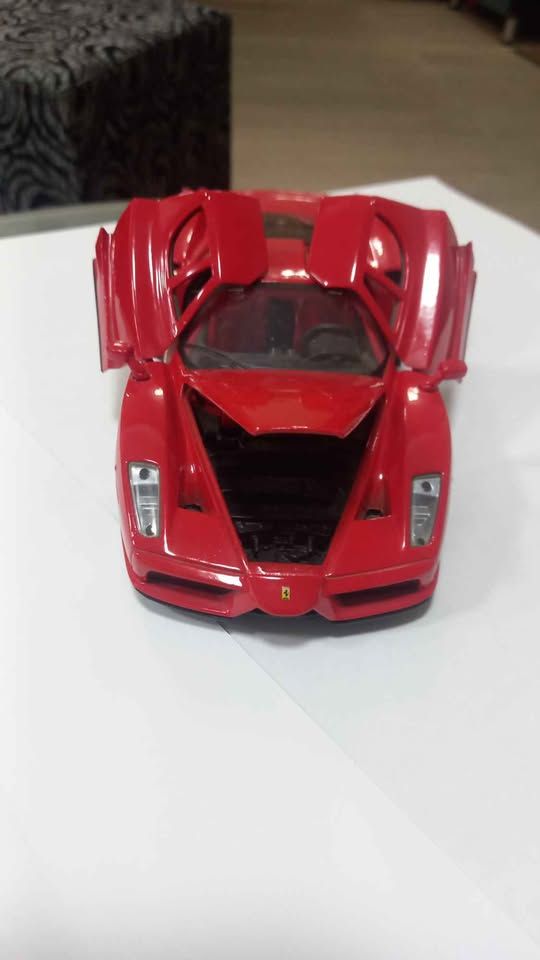 Maisto 1:24 Ferrari Enzo 