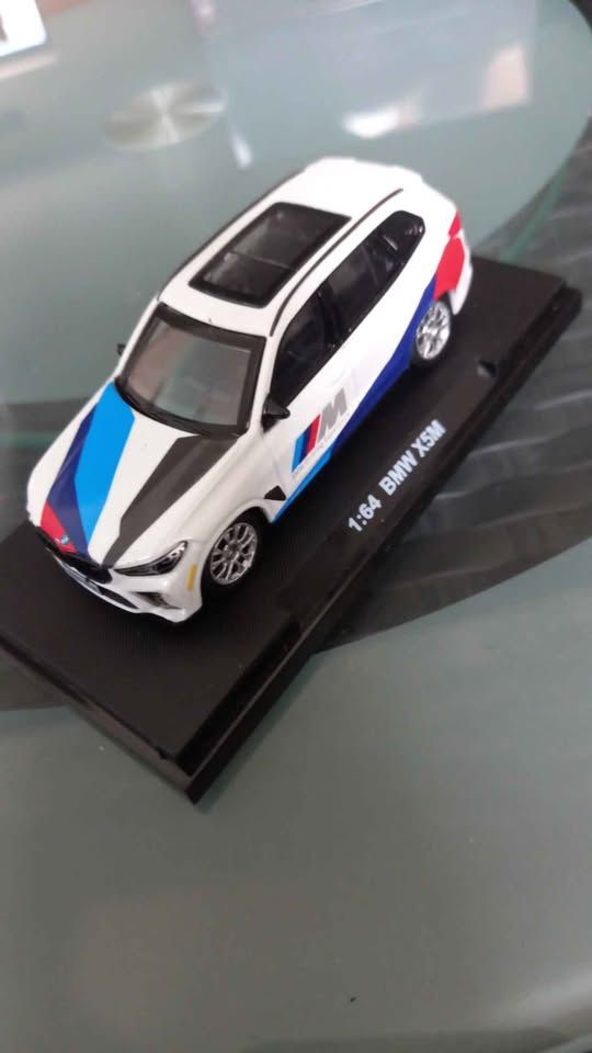 BMW X5M scale 1:64 view 4
