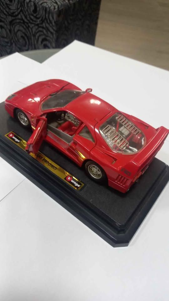 Bburago Ferrari F40 1987 - scale 1:24 view 7