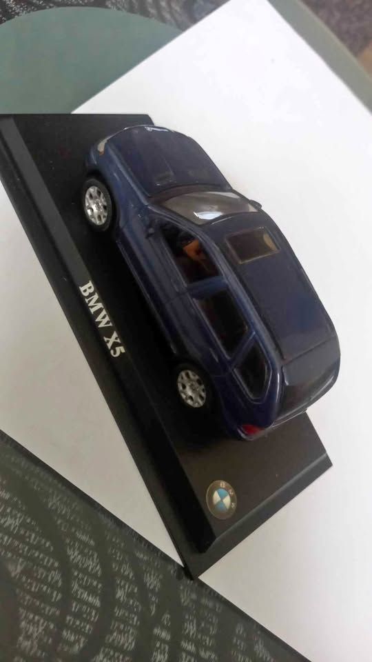 BMW X5 Model Car 