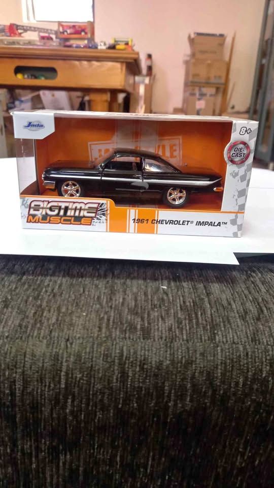 Jada 1:32 1961 chev impala die cast R200