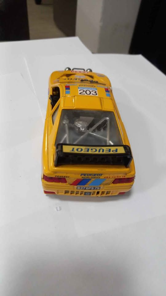 Peugeot 405 turbo 1:24 view 4