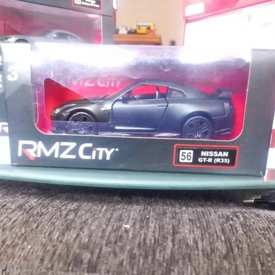 RMZ 1:32 Nissan GT-R ( R35) die cast R200
