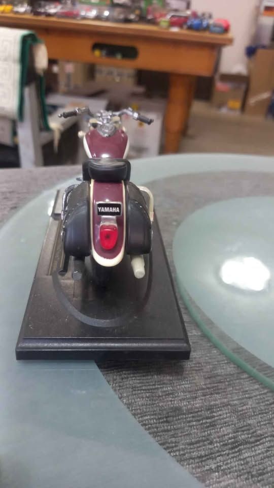 Yamaha Royal Star Tour Classic Diecast Motorcycle Model view 2