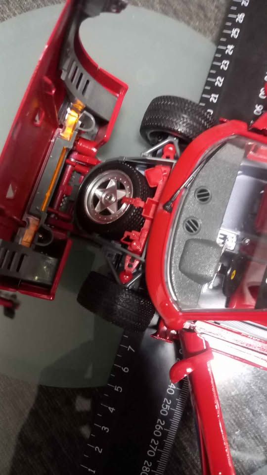 Ferrari F40 scale 1:18  view 6