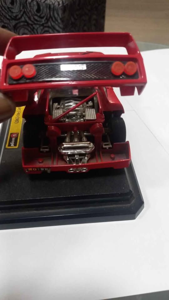 Bburago Ferrari F40 1987 - scale 1:24 view 5