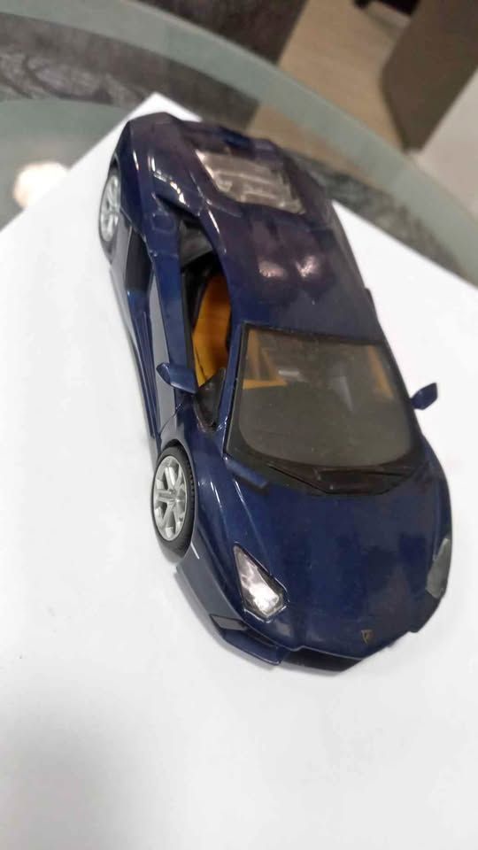 Lamborghini aventador 1:24 view 2