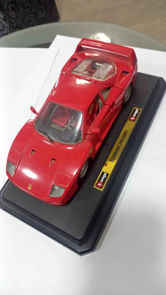 Bburago Ferrari F40 1987 - scale 1:24