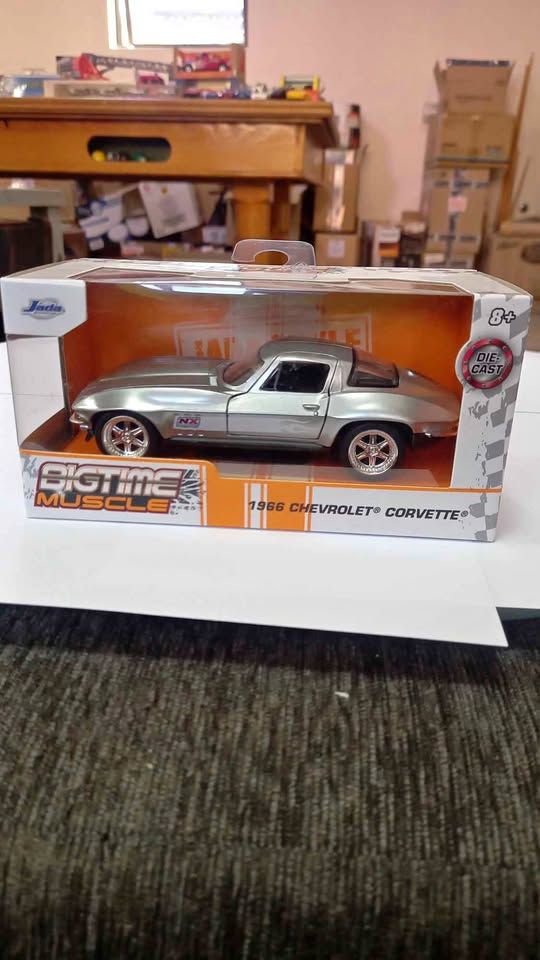 Jada 1:32 1966 chev corvette die cast R200 silver
