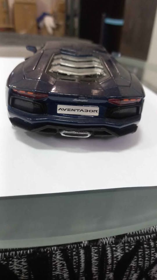Lamborghini aventador 1:24 view 4