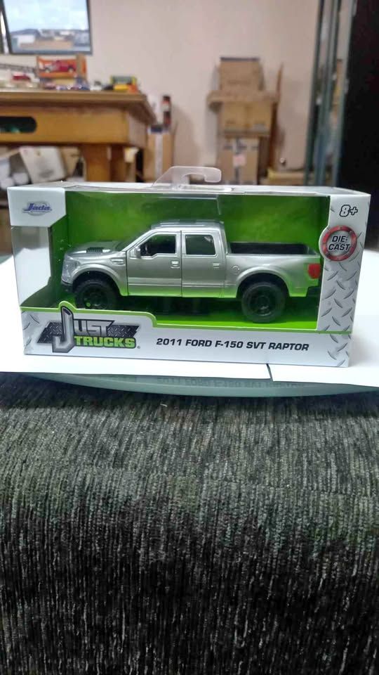Jada 1:32 2011 Ford F-150 SVT RAPTOR die cast R200