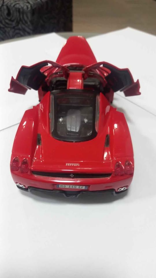 Maisto 1:24 Ferrari Enzo  view 6