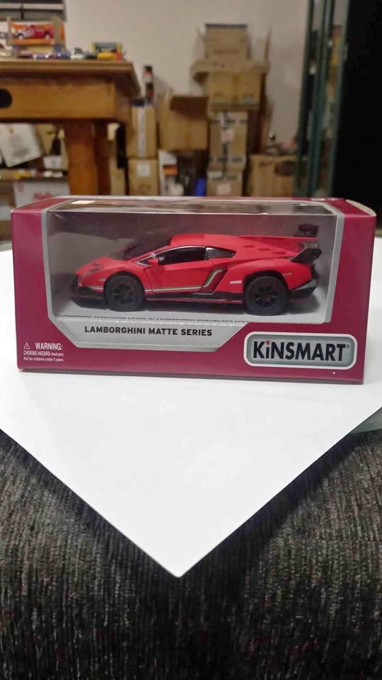 Kinsmart 1:36 Lamborghini red die cast R300