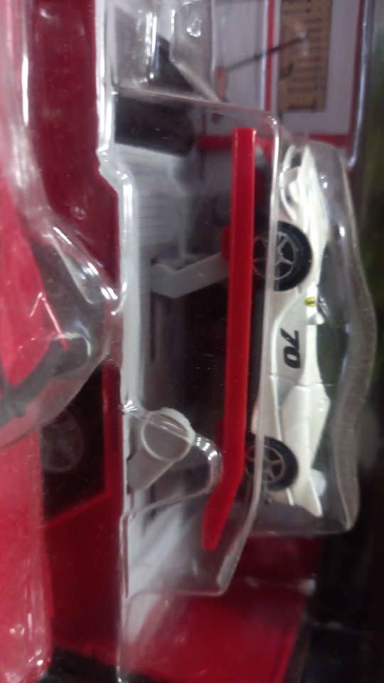Maisto Ferrari truck Set view 6
