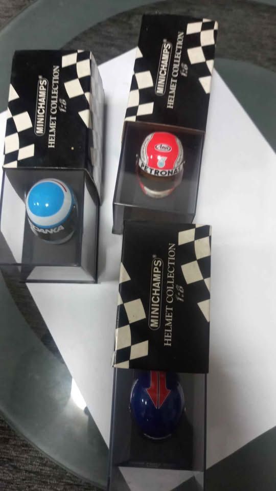 Minichamps 1:8 Scale F1 Helmet Collection - Set of 3 - Mika Salo(1998), Johnny Herbert(1998), Pedro Paulo Diniz(1998) view 5