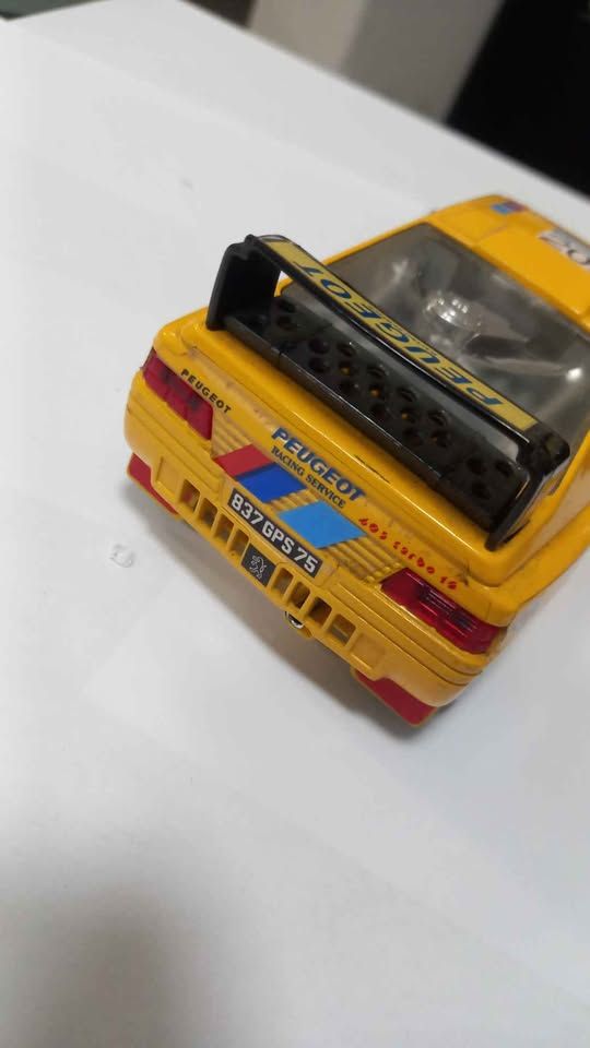 Peugeot 405 turbo 1:24 view 3