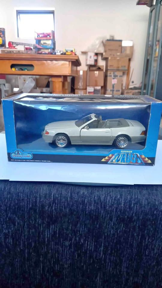 Sunnyside 1:24 1989 Mercedes Benz 500 SL white die cast R400