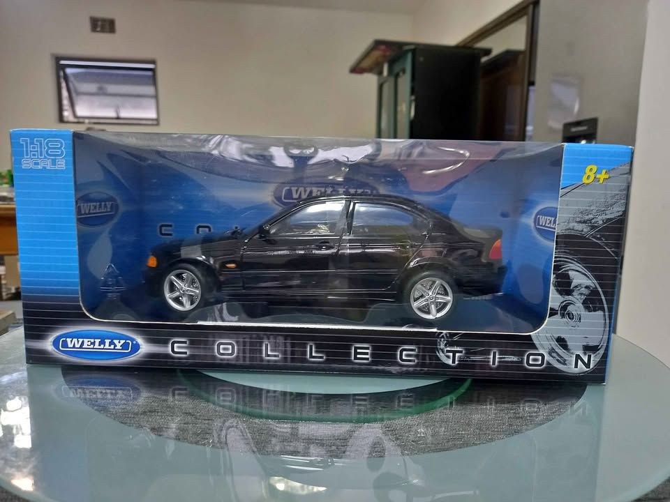 Welly 1:18 BMW 1998 328i Black