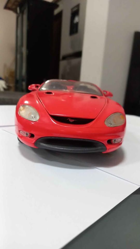Mustang mach3 - 1:18 die cast view 4