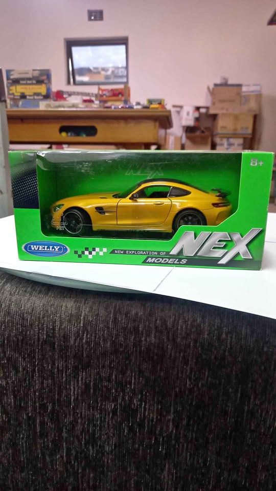 Welly NEX 1:24 Mercedes-AMG GT R - die cast R600