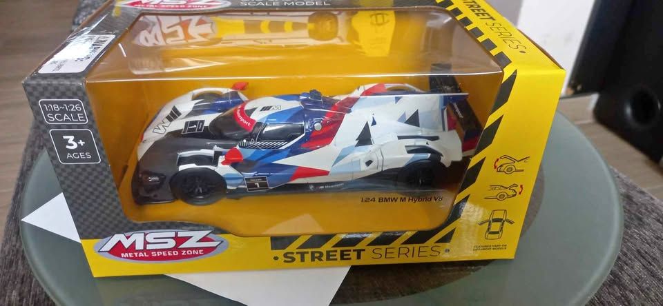 1:24 BMW M HYBRID V8
