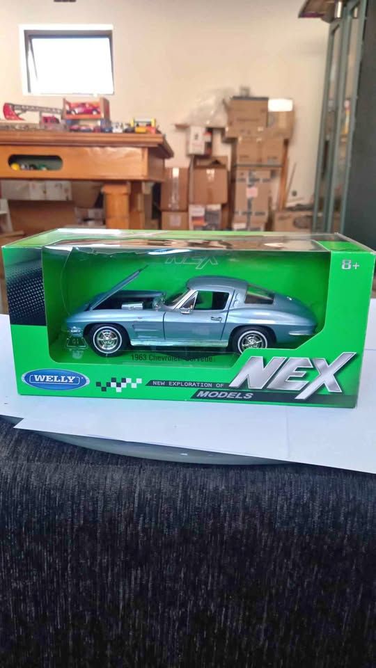 Welly NEX 1:24 1963 Chevrolet Corvette die cast R600