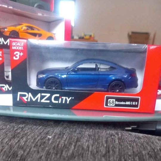 RMZ 1:32 mercedes-AMG 63 S DIE CAST R200