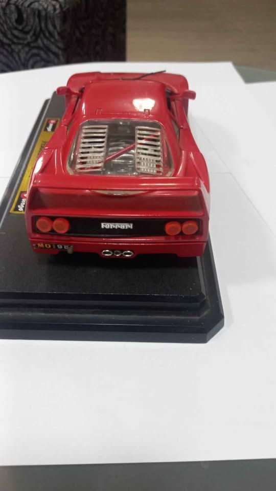 Bburago Ferrari F40 1987 - scale 1:24 view 4