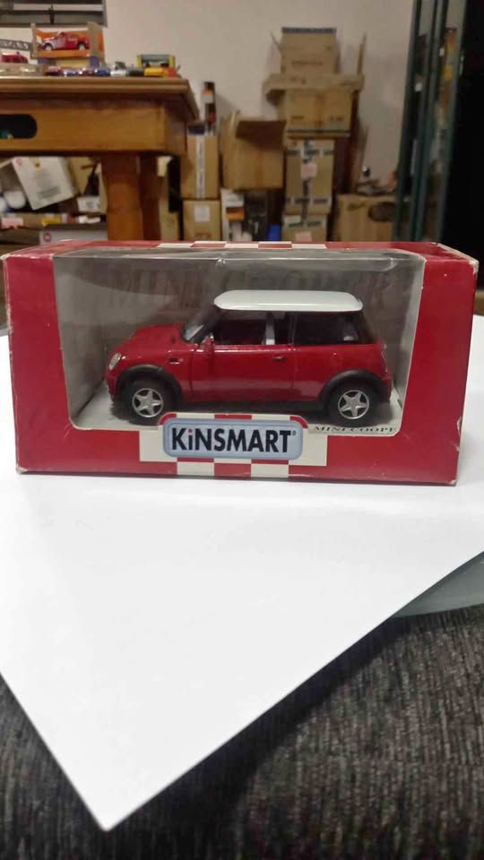 Kinsmart 1:36 mini Cooper die cast R300