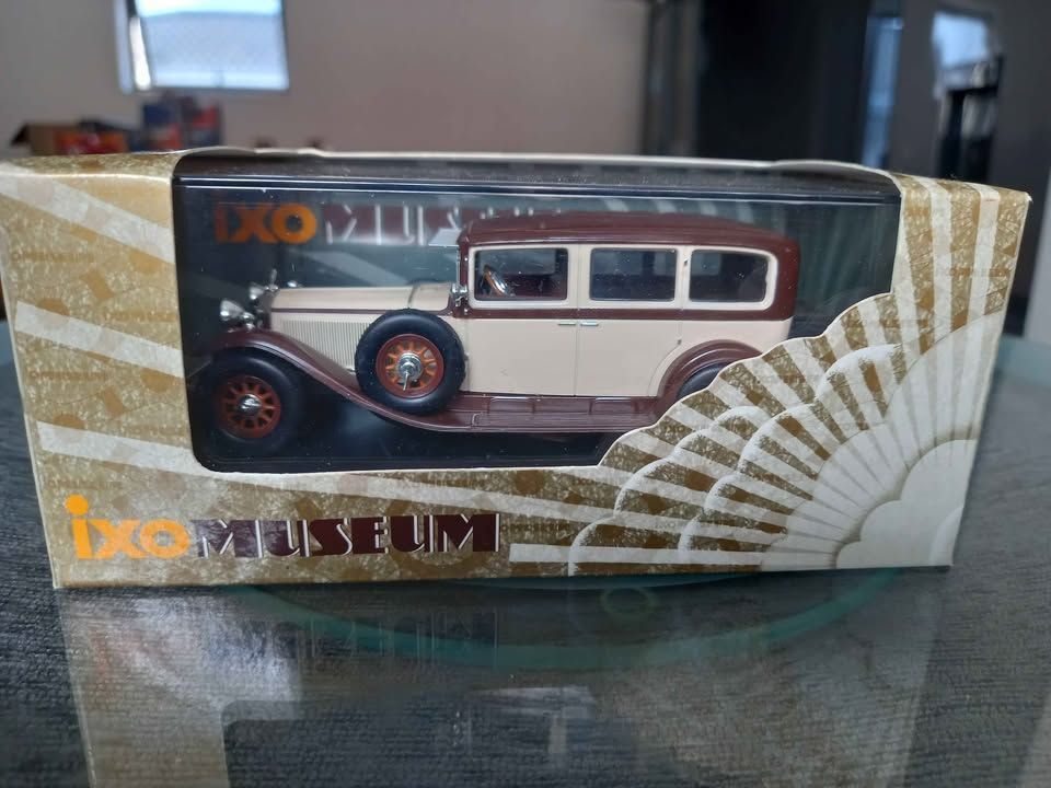 IXO Mercedes-Benz 460 (Nurberg) Puliman 1931 (W08) Model view 2