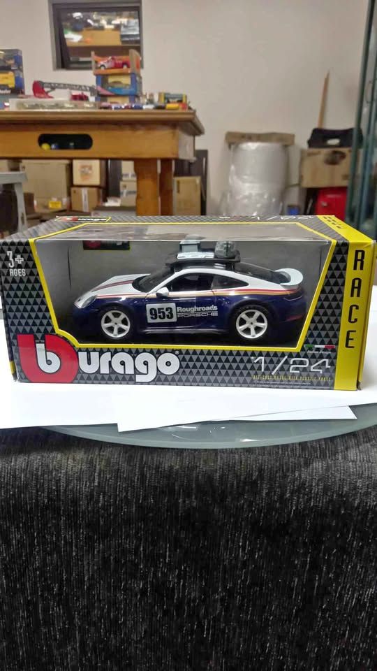 Burago 1:24 Porsche 911 Dakar die cast R500
