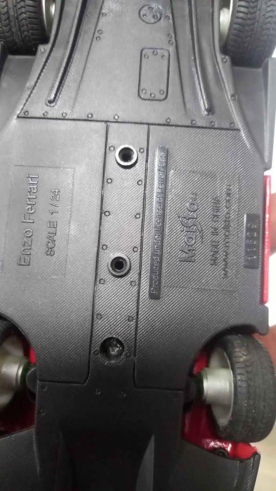 Maisto 1:24 Ferrari Enzo  view 8