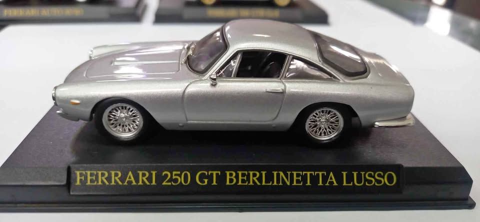 Ferrari 250 GT Berlinetta Lusso 1:43 Diecast Model