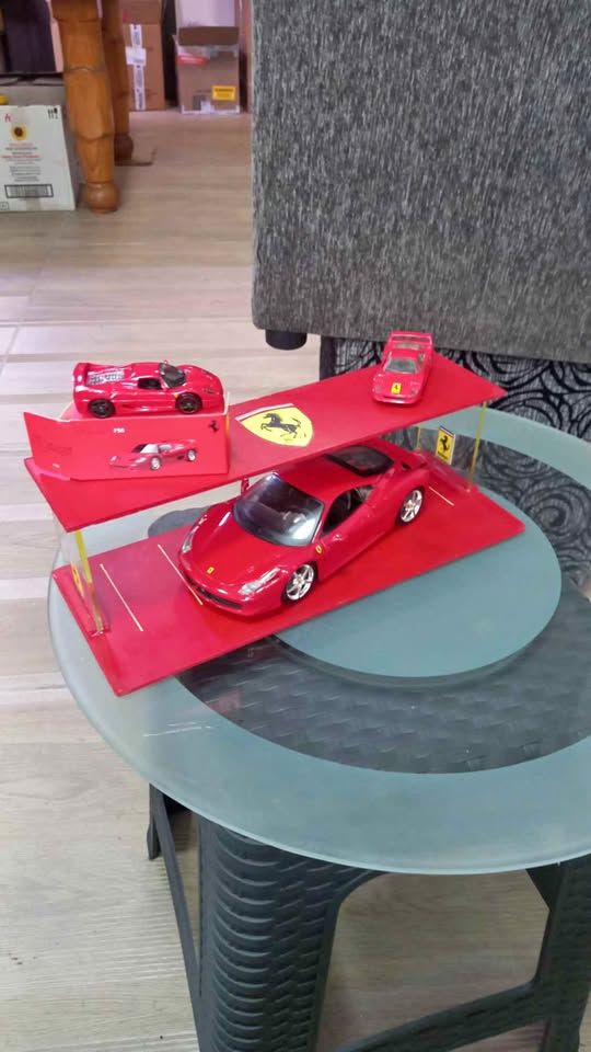 Ferrari Diorama with F40 - F50 and 458 italia view 3