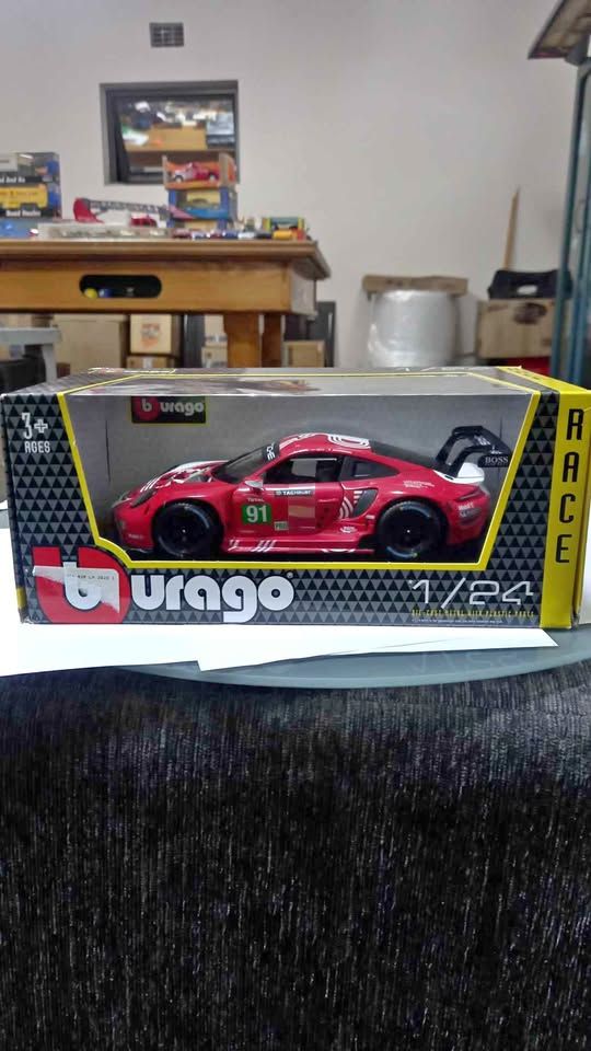 Burago 1:24 Porsche 911 RSR die cast R500