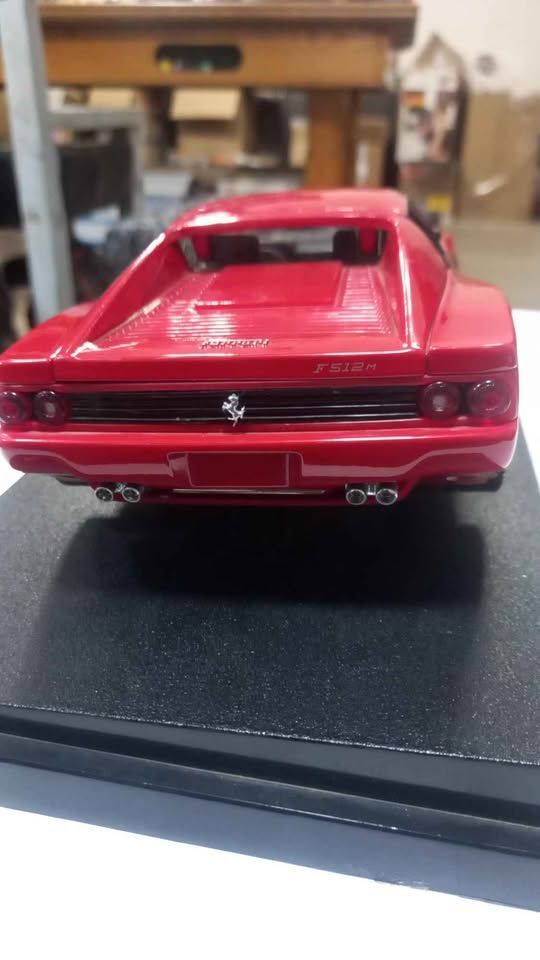 Ferrari F512M Testarossa scale 1:18 view 4