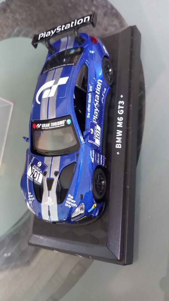 BMW 1:44 M6 Gt3 view 4